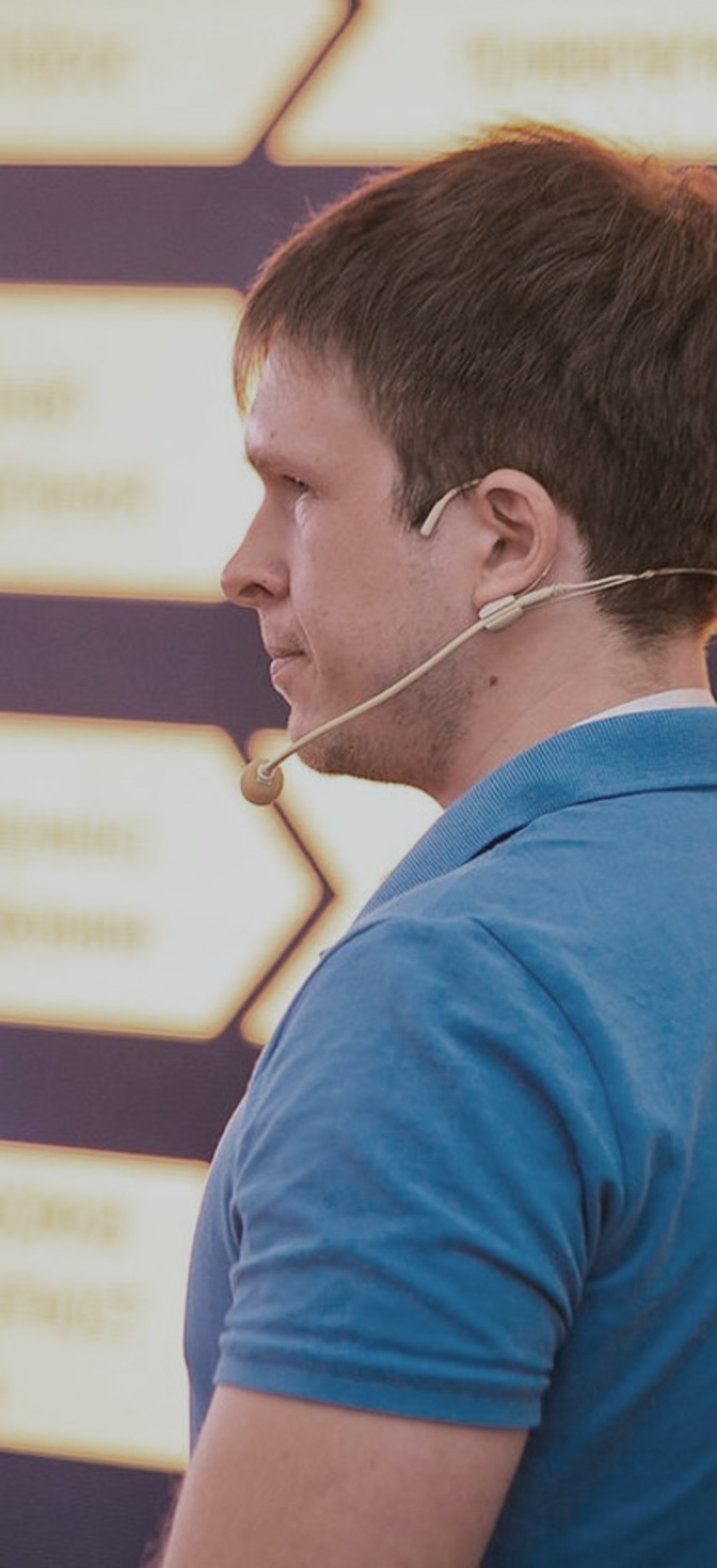 Спикер проводит практический курс по ИТ-инфраструктуре